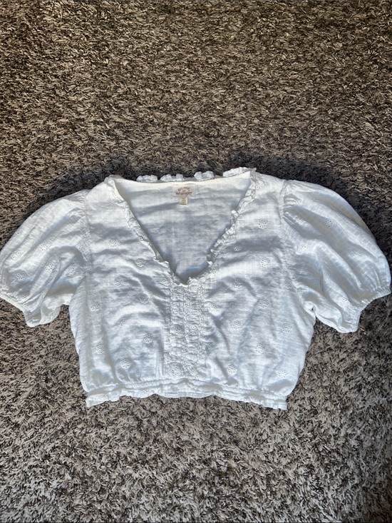 Wrangler Tops - Billabong x Wrangler Boho White Crop Top Eyelet Details - Women’s Medium